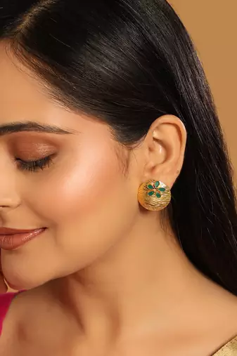 22k gold-plated faux emerald stones studded circular floral shaped motif studs