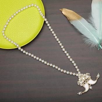 Single-line dulha mala with gold plated brooch 5