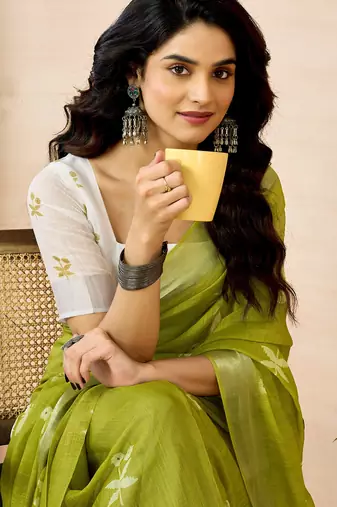 pre draped green linen zari screen printed zari work work, ceremony, party and festive saree