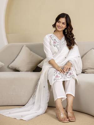 Trendmalls White chanderi embroidery kurta pant with dupatta set 4