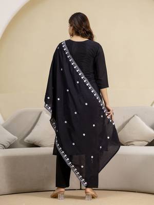 Trendmalls Black chanderi embroidery kurta pant with dupatta set 3