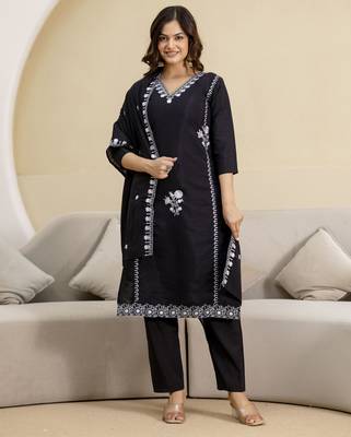 Trendmalls Black chanderi embroidery kurta pant with dupatta set 5