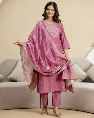 Trendmalls Pink roman silk embroidery kurta pant with dupatta set 5