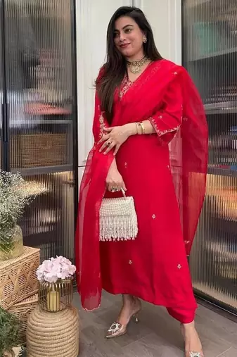 Women’s designer reyon kurta set with embroidery and sheer organza dupatta