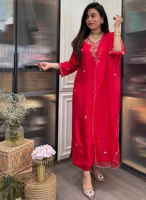 Women  s designer reyon kurta set with embroidery and sheer organza dupatta 5