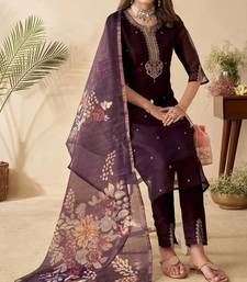 Women   s embroidered chanderi kurta set with bottom & tissue dupatta