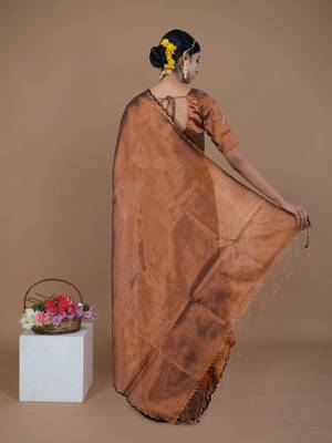 copper handwoven tissue saree with scalloped pallu and border 5