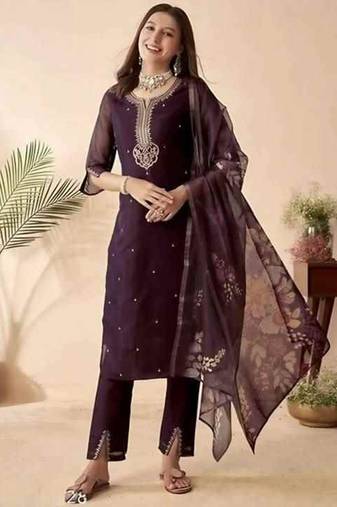 Women’s embroidered chanderi kurta set with bottom & tissue dupatta