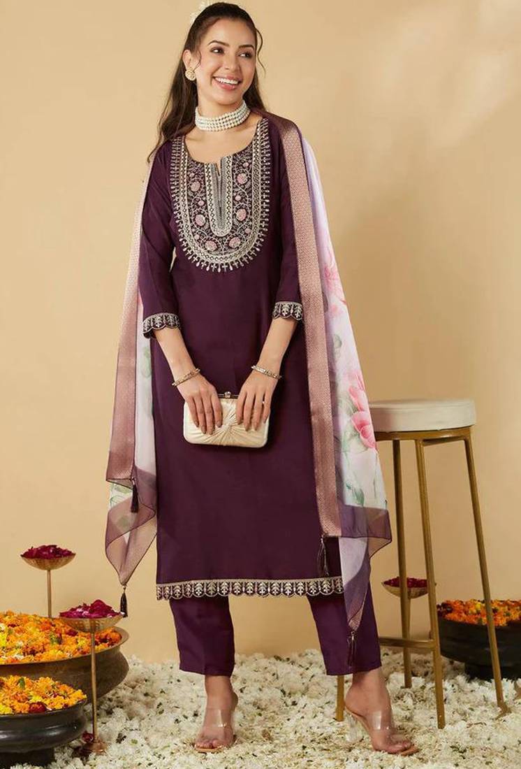 Women’s ethnic kurta set in pure viscose chanderi silk with sequin coding work