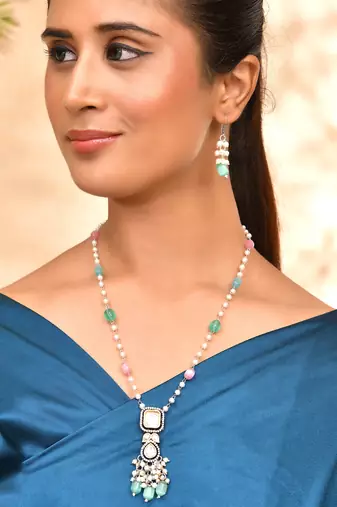Necklace set for women.