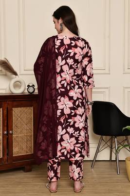 women's cotton blend  floral printed kurta & pant with dupatta 2