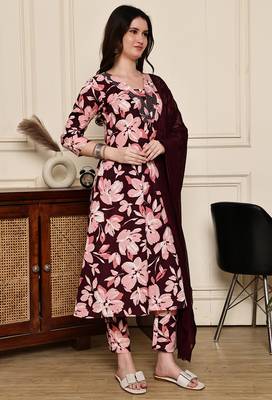 women's cotton blend  floral printed kurta & pant with dupatta 3