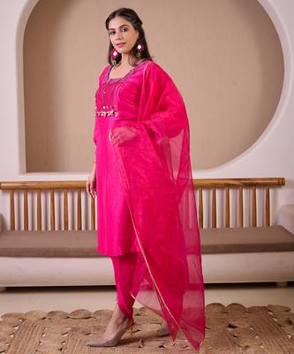 Fuchsia pink raw silk suit with hand embroidery 3