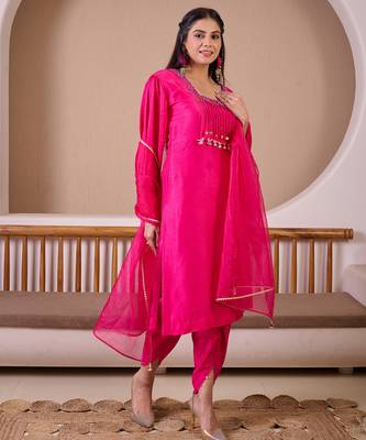 Fuchsia pink raw silk suit with hand embroidery 4