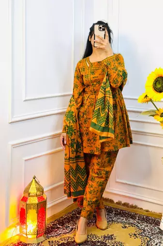 WOMEN FIT AND FLARED SHORT KURTI WITH PANT AND DUPATTA 