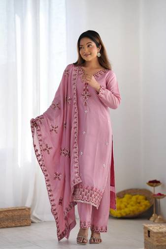 New Designer Party Wear Look Suit Set New Arrival Stylish Suit Set With Dupatta