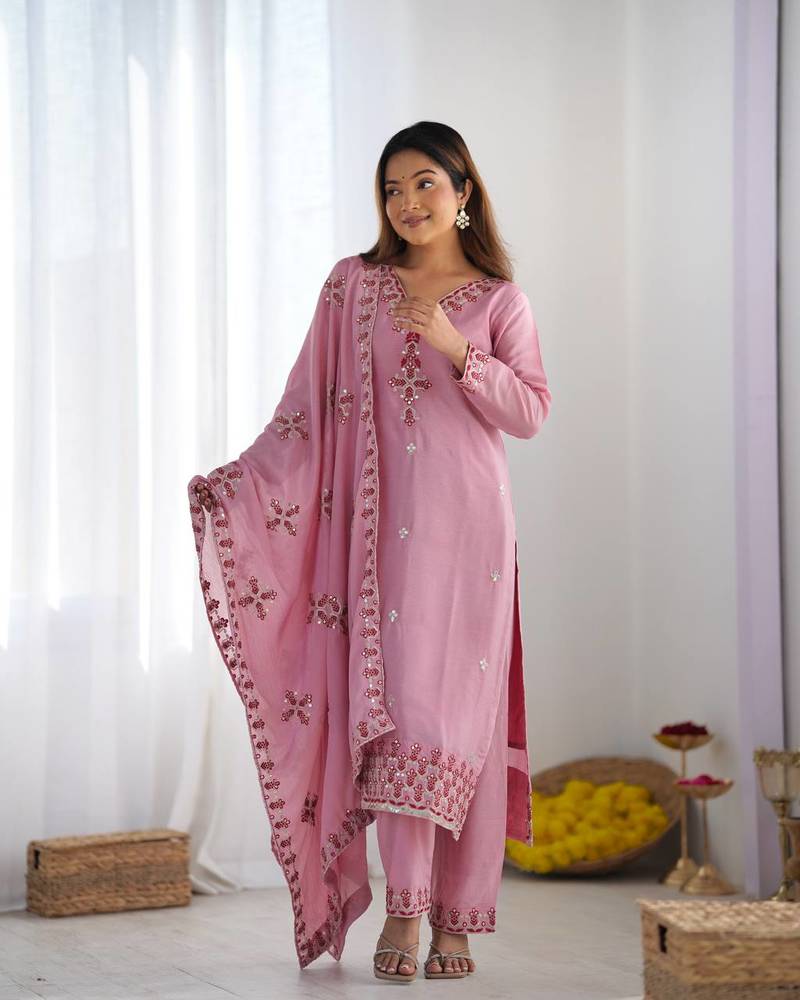 New Designer Party Wear Look Suit Set New Arrival Stylish Suit Set With Dupatta