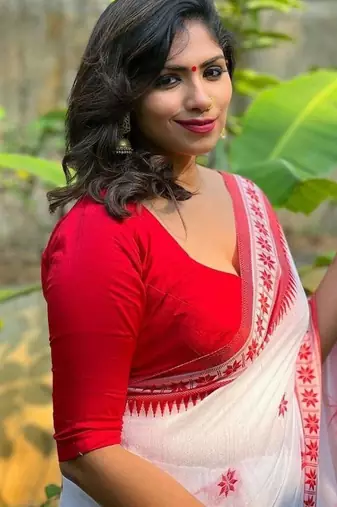 white intricate jacquard weaving saree