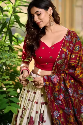 Floral kalamkari Print Lehenga set.