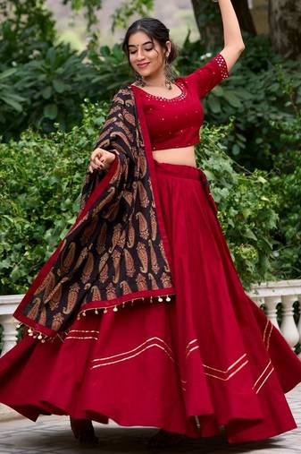 Elegant Red Lehenga Choli with Black Paisley Print Dupatta