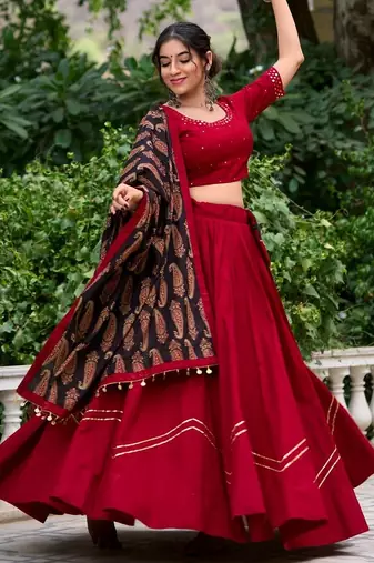 Elegant Red Lehenga Choli with Black Paisley Print Dupatta