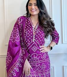 Elegant in magenta bandhani kurta set