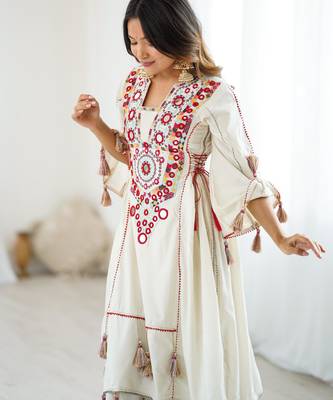 white kurta set with mirror work  2
