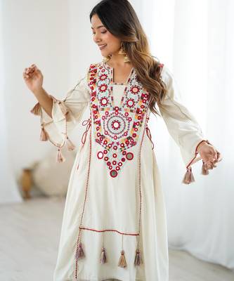 white kurta set with mirror work  3