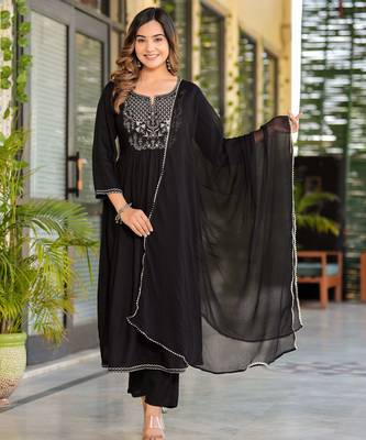 Elegant black embroidered kurta set with dupatta 1