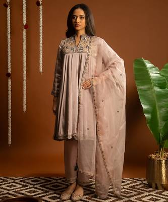Mauve embroidered satin kurta set 1