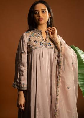 Mauve embroidered satin kurta set 5