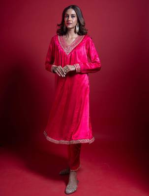 Pink embroidered silk kurta set  3