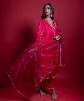 Pink embroidered silk kurta set  5