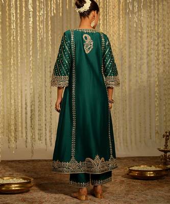 Green embroidered chanderi silk kurta set 2