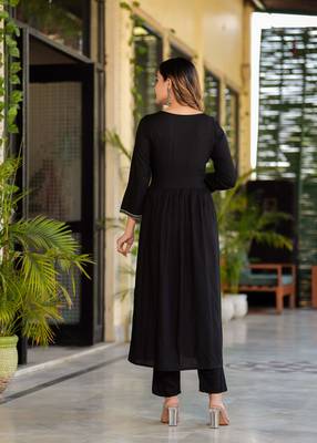 Elegant black embroidered kurta set with dupatta 2