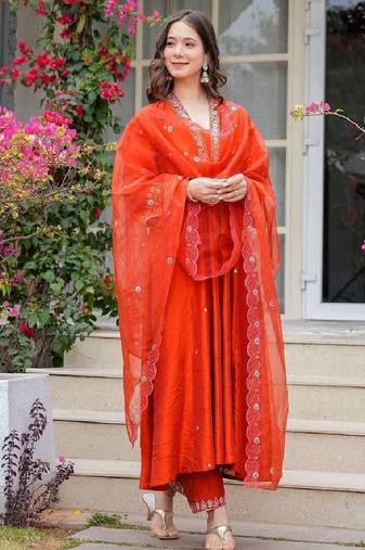 Women beautiful viscose chanderi fabric flared kurta, pant and dupatta set