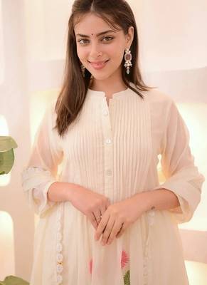 Premium quality beautiful ivory pastel garden threadwork mul chanderi suit 3