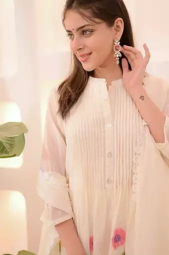 Premium quality beautiful ivory pastel garden threadwork mul chanderi suit