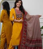 Women floral printed cotton kurta with trouser & dupatta