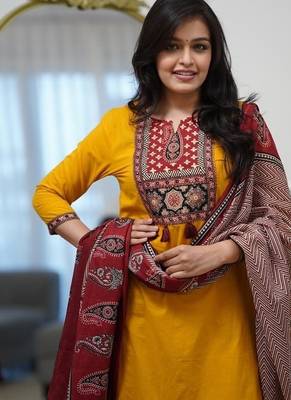 Women floral printed cotton kurta with trouser & dupatta 4