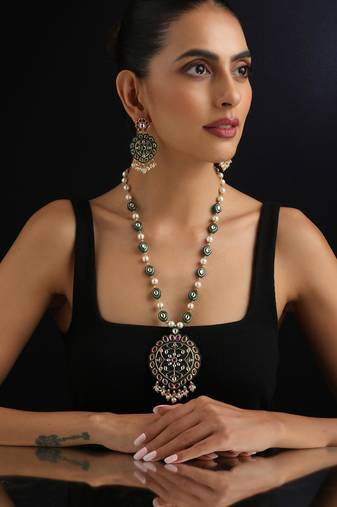 Gold plated green stone necklace set