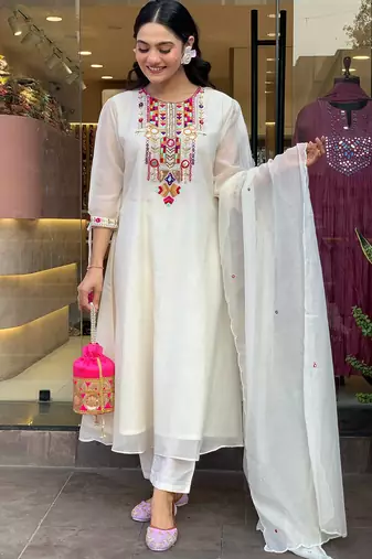 Off white chanderi silk heavy thread embroidery work kurta pant set