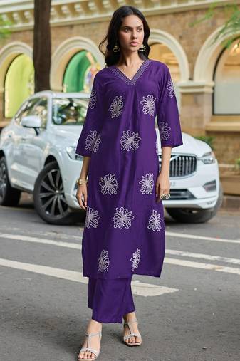 Floral Embroidered V-Neck Thread Work Straight Kurta With Palazzos