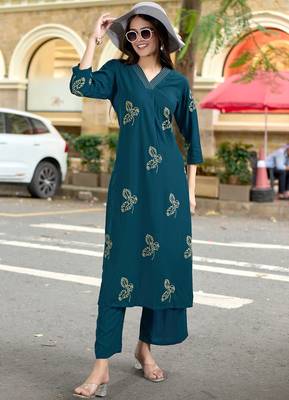Floral Embroidered V-Neck Thread Work Straight Kurta With Palazzo 1