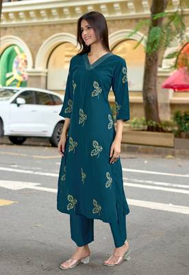 Floral Embroidered V-Neck Thread Work Straight Kurta With Palazzo 3