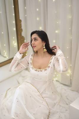 WHITE FUX BLOOMING MULTI WORK PARTY WEAR SUIT SET  4