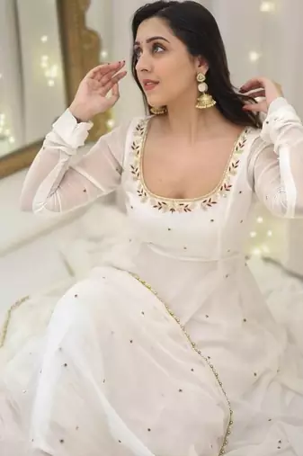WHITE FUX BLOOMING MULTI WORK PARTY WEAR SUIT SET 