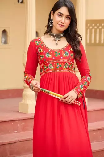 Navratri special reyon with kutchi gamthi work