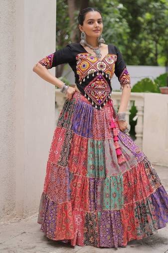 Navratri vibes Are traditional and spiritual, And focus on the fun festive aspects of the festiva