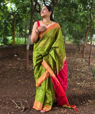 Green maheswari cotton saree with unstitched blouse piece 1